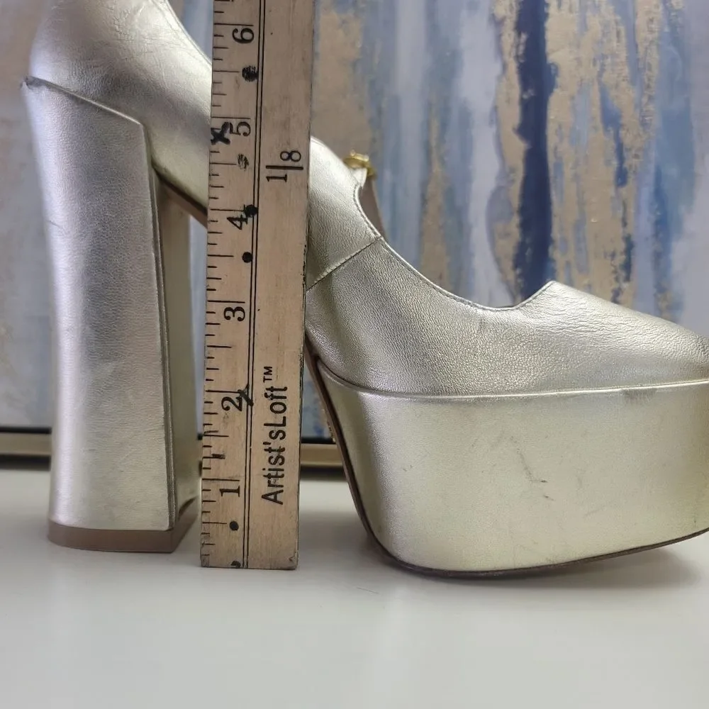 Stuart Weitzman wearing ankle